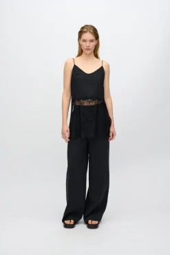 Minimum Tops | Elia top with lace 4257 - Black