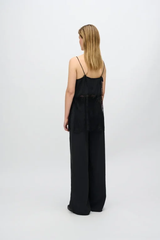 Minimum Tops | Elia top with lace 4257 - Black