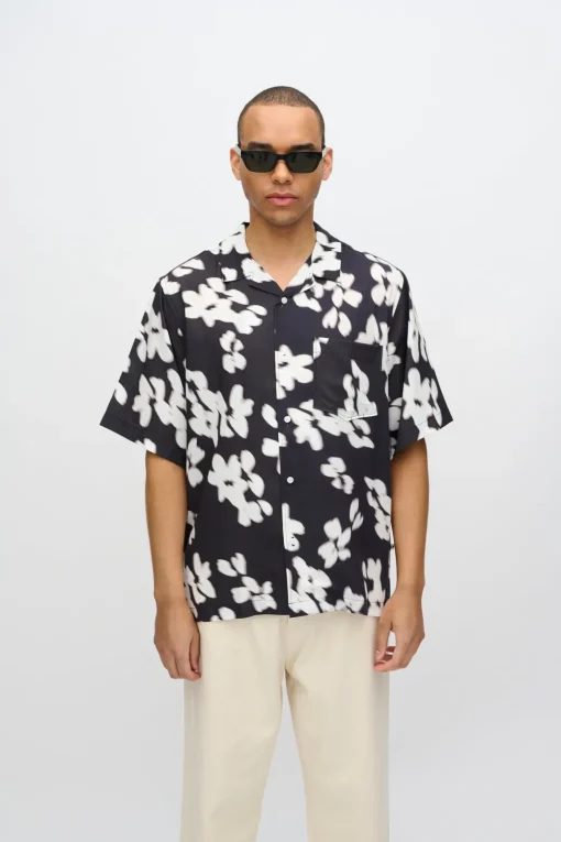 Minimum Shirts | Hayden relaxed short sleeved shirt 4230 - Black